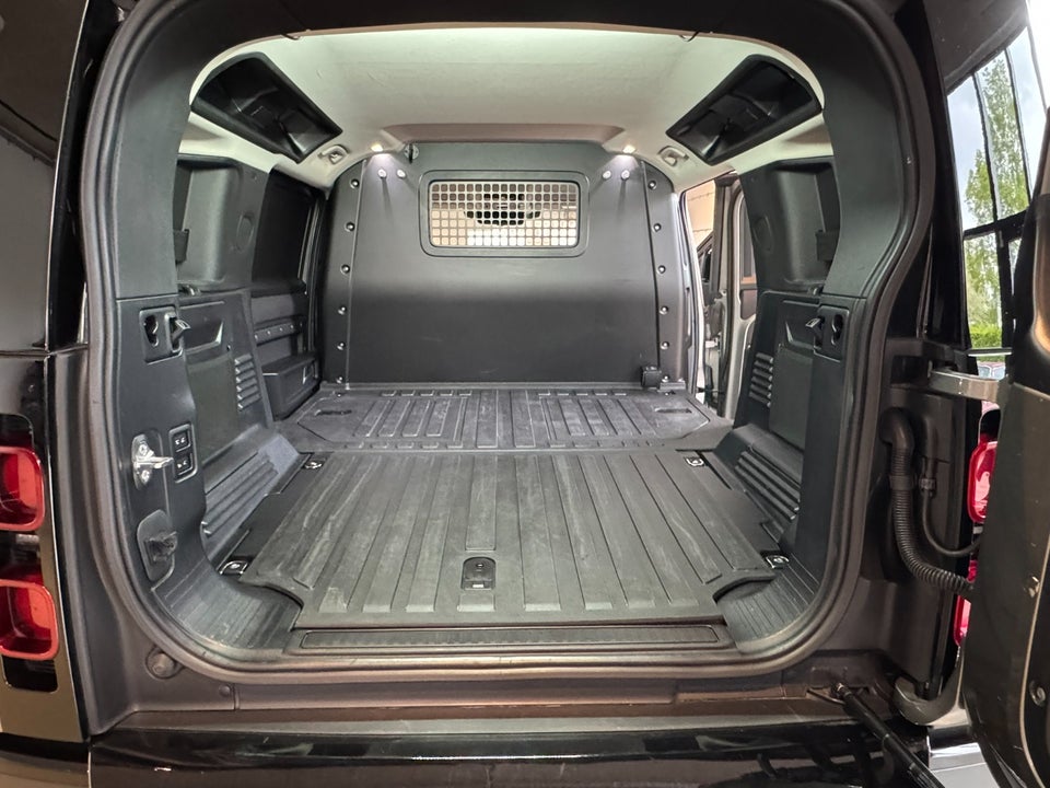 Land Rover Defender 110 3,0 D300 Hard Top SE aut. Van 5d