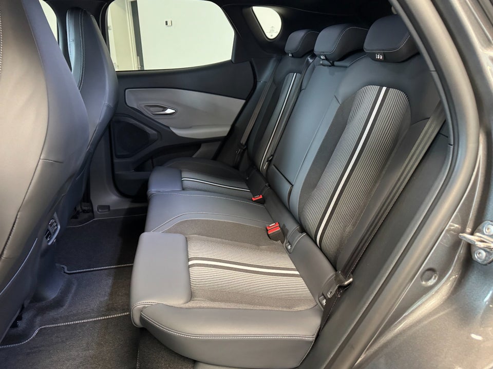 Ford Capri 82 Select Extended Range 5d