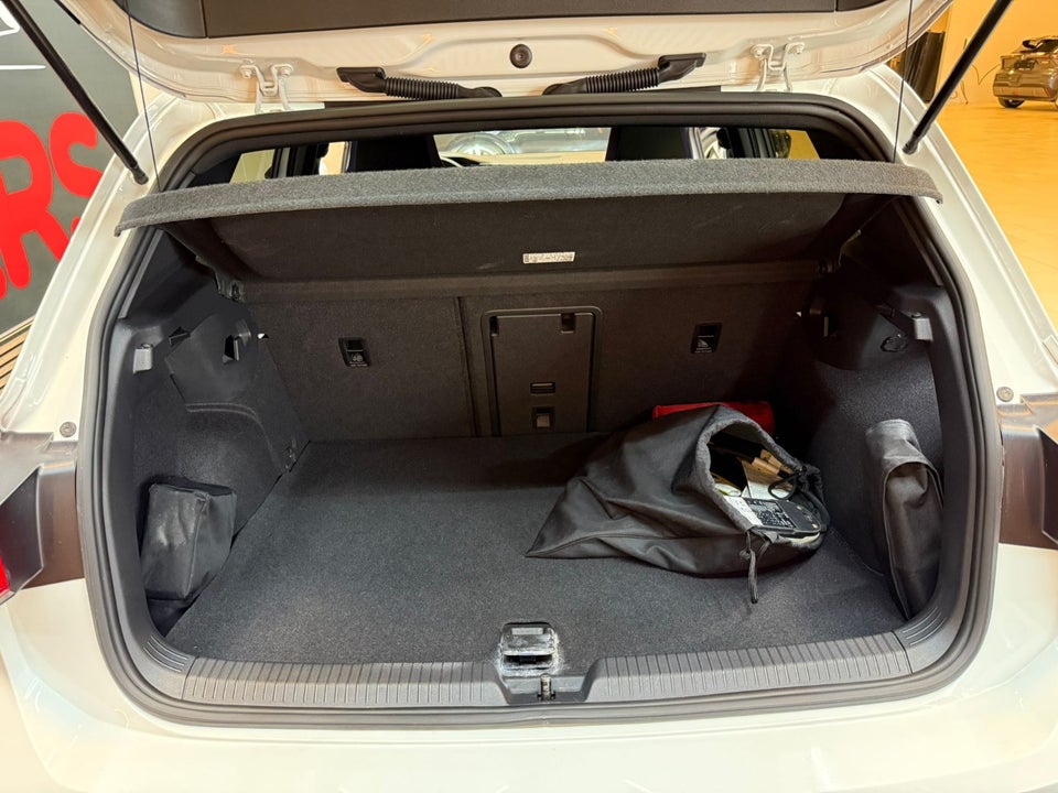 VW Golf VIII 1,4 GTE DSG 5d