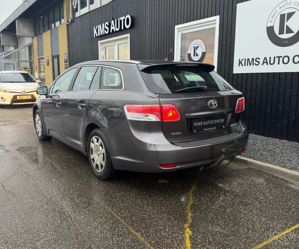 Toyota Avensis 1,8 VVT-i T2 stc. 5d