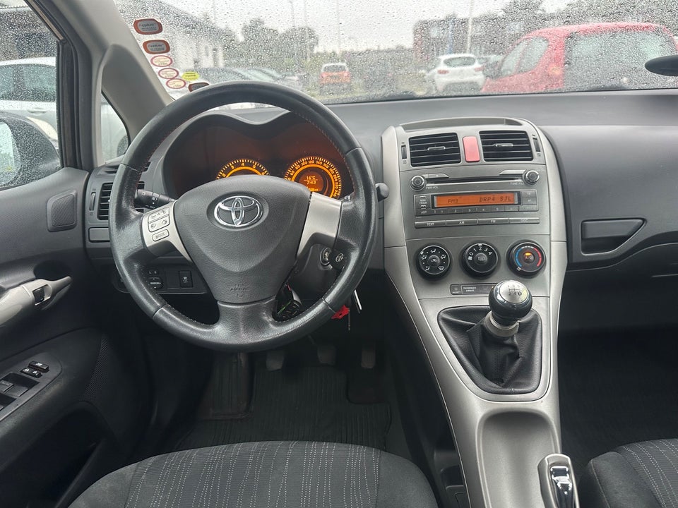 Toyota Auris 1,4 Luna 5d