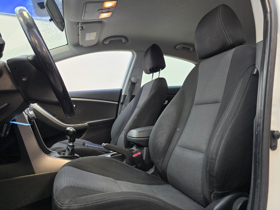 Hyundai i30 1,6 CRDi 110 XTR Eco 5d
