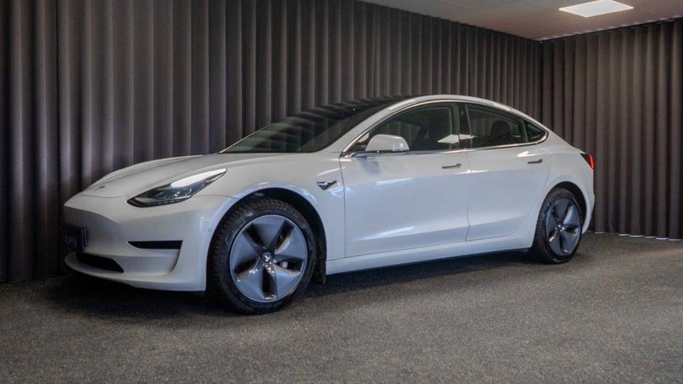 Tesla Model 3 Long Range RWD 4d