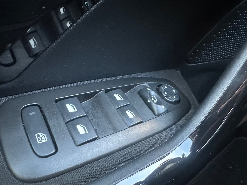 Peugeot 208 1,6 BlueHDi 100 Allure Sky 5d