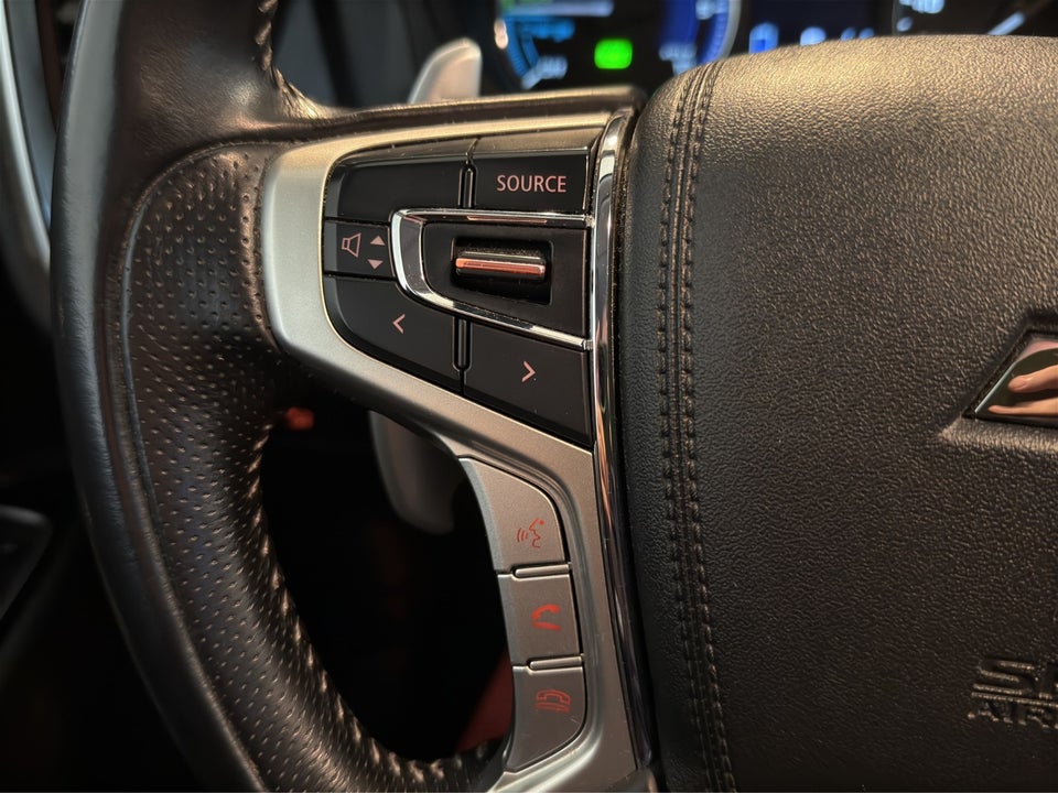 Mitsubishi Outlander 2,4 PHEV Invite CVT 4WD 5d