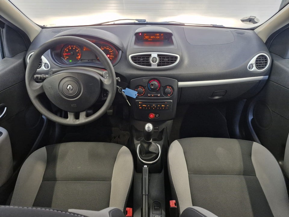 Renault Clio III 1,2 16V Authentique Sport Tourer 5d