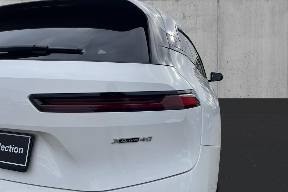 BMW iX xDrive40 Supercharged 5d