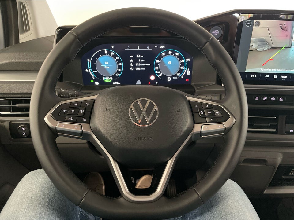 VW e-Caravelle 64 Life SWB