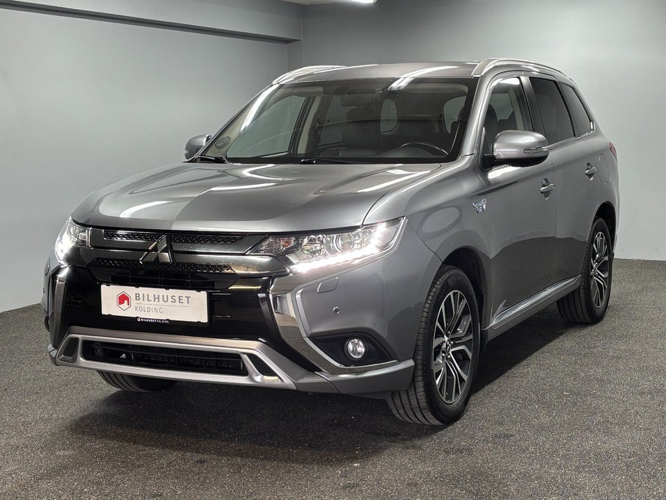 Mitsubishi Outlander 2,4 PHEV Invite CVT 4WD 5d