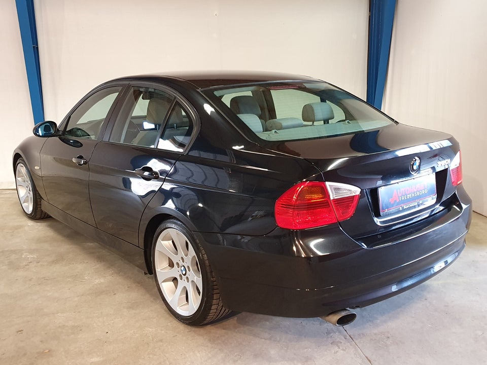 BMW 320i 2,0  4d