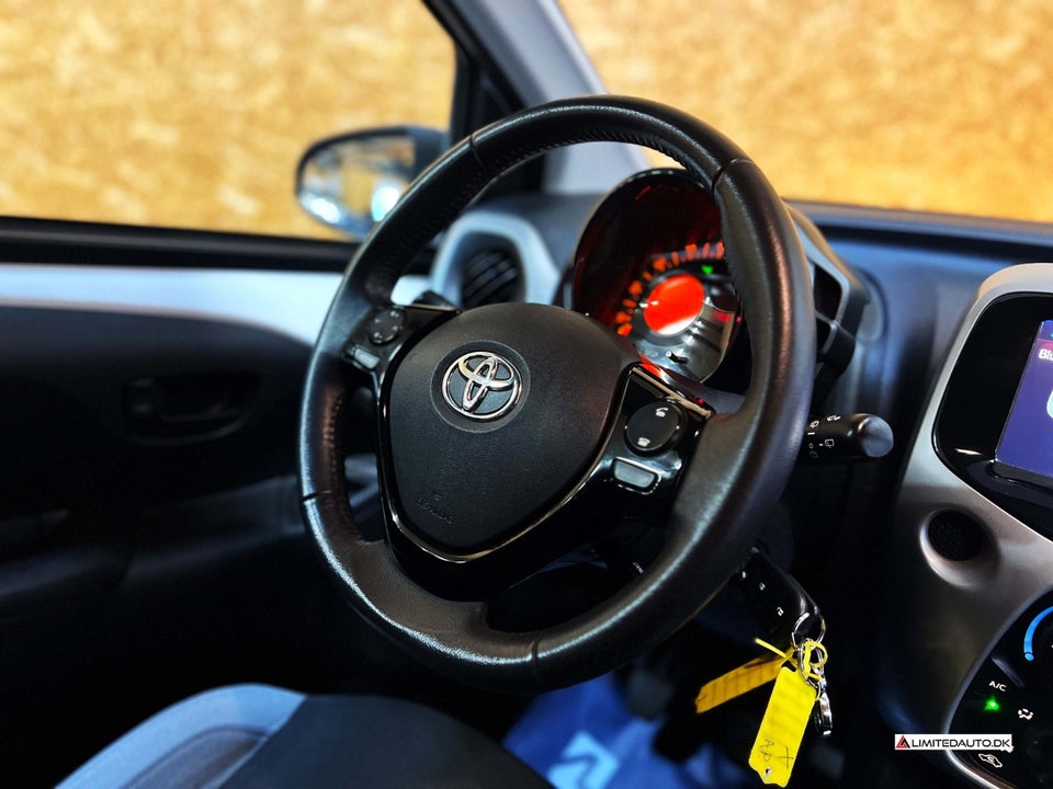 Toyota Aygo 1,0 VVT-i x-press 5d