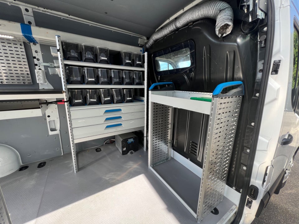 Renault Master IV T33 2,3 dCi 150 L2H2 Kassevogn