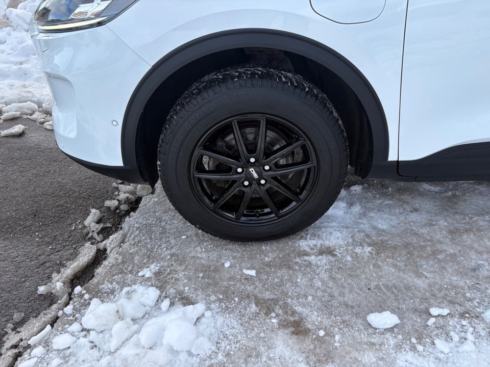 Ford Kuga 2,5 HEV Titanium X CVT 5d