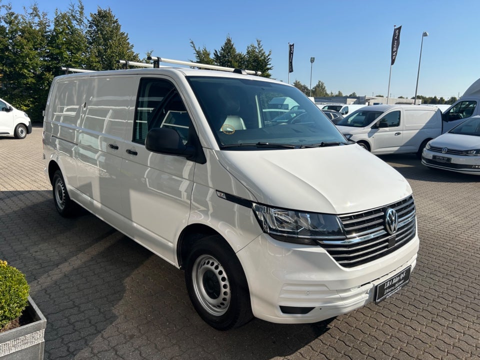 VW Transporter 2,0 TDi 110 Kassevogn lang