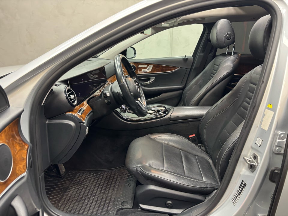 Mercedes E300 de 2,0 Advantage stc. aut. 5d