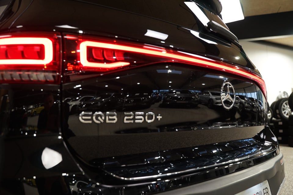 Mercedes EQB250+ AMG Line 5d