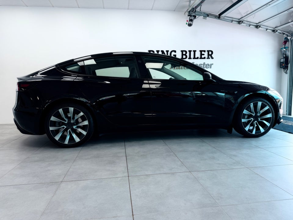 Tesla Model 3 RWD 4d