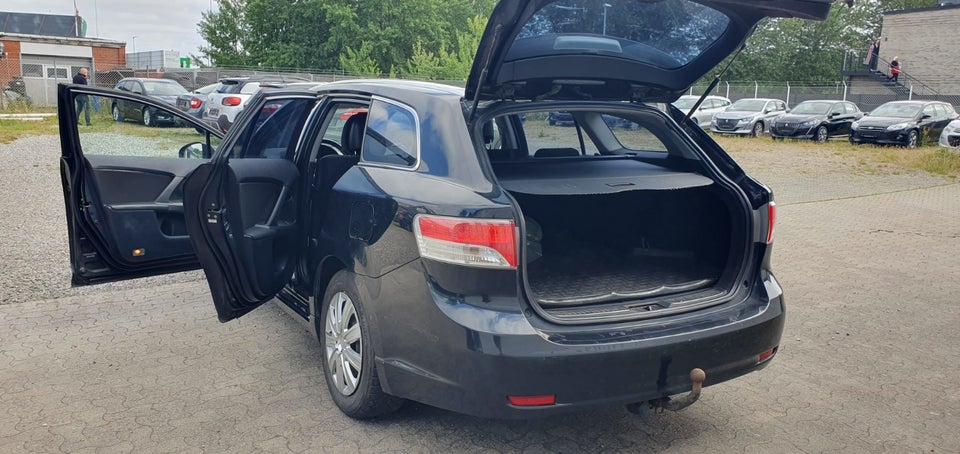Toyota Avensis 2,0 D-4D T2 stc. 5d