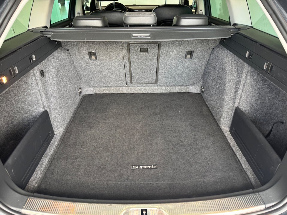 Skoda Superb 2,0 TDi 140 Elegance Combi 5d