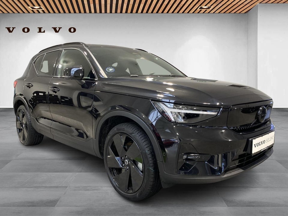 Volvo EX40 Extended Range Black Edition 5d