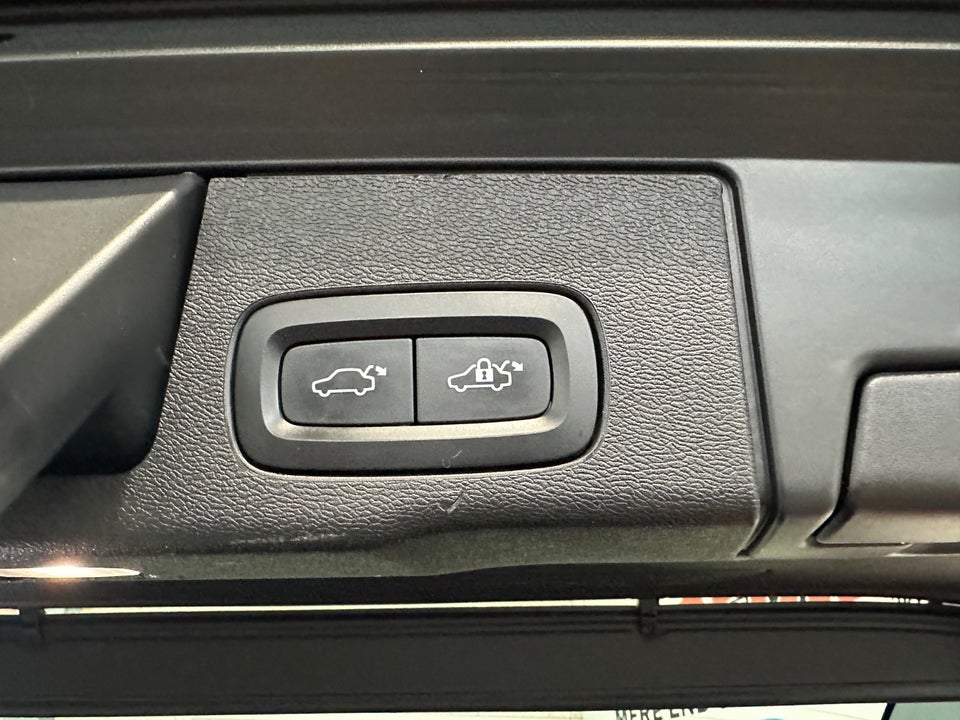 Volvo XC60 2,0 T6 ReCharge R-Design aut. AWD 5d