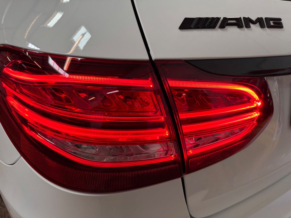 Mercedes C400 3,0 AMG Line stc. aut. 4Matic 5d