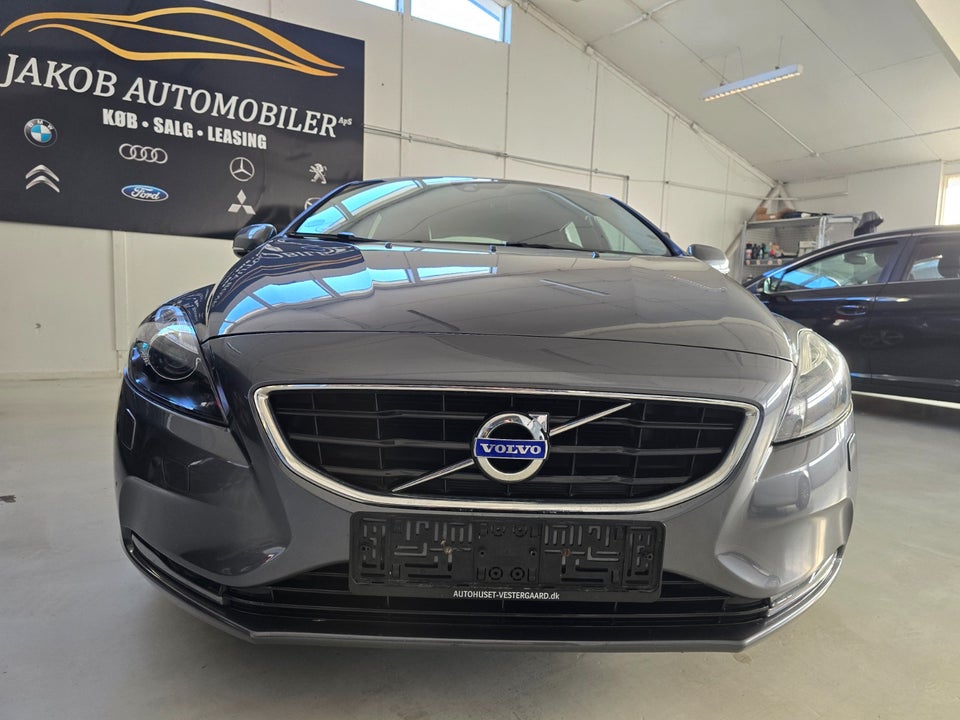 Volvo V40 1,6 D2 115 Momentum 5d