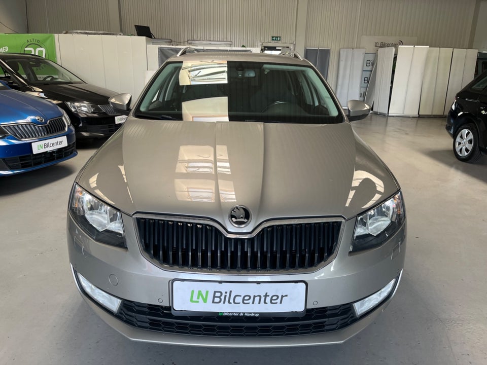 Skoda Octavia 1,8 TSi 180 Elegance Combi DSG 5d