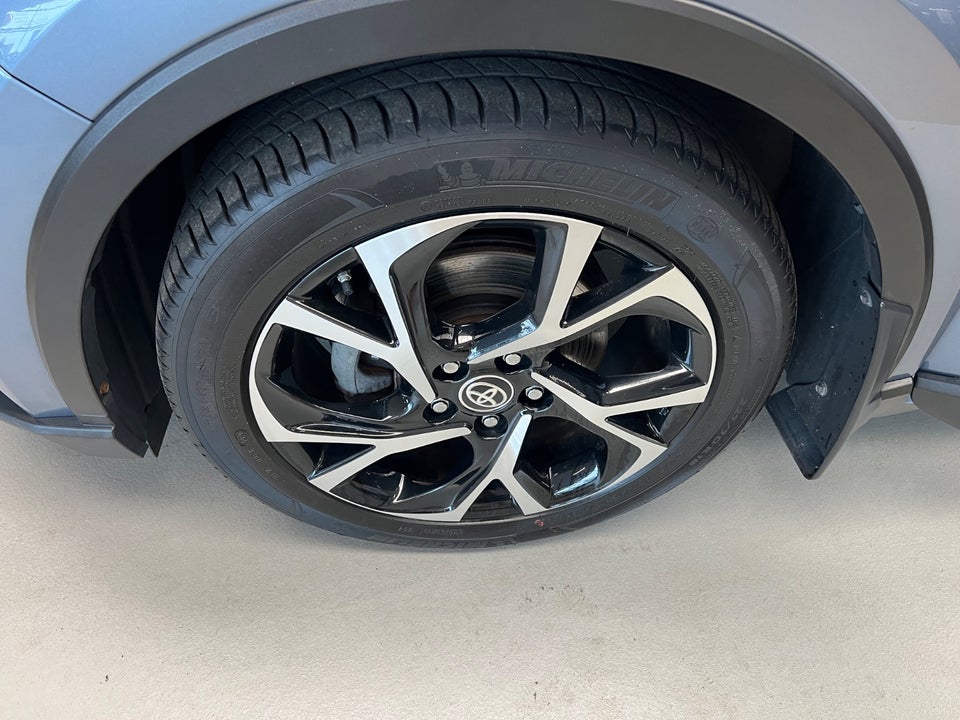 Toyota C-HR 1,8 Hybrid C-LUB Premium CVT 5d