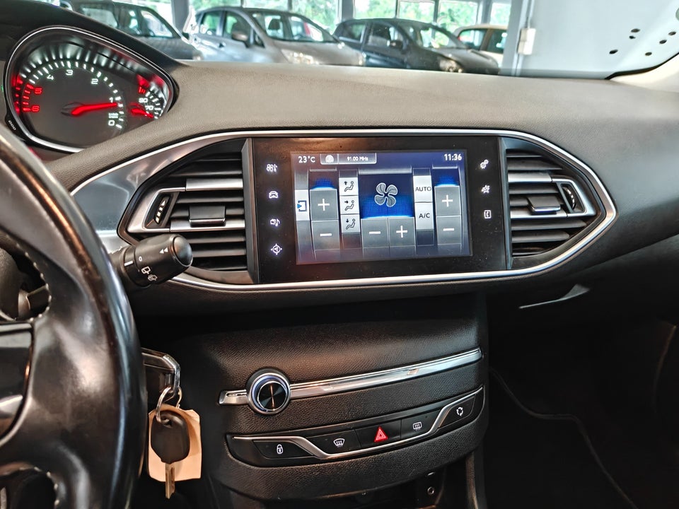 Peugeot 308 1,6 BlueHDi 120 Style SW 5d