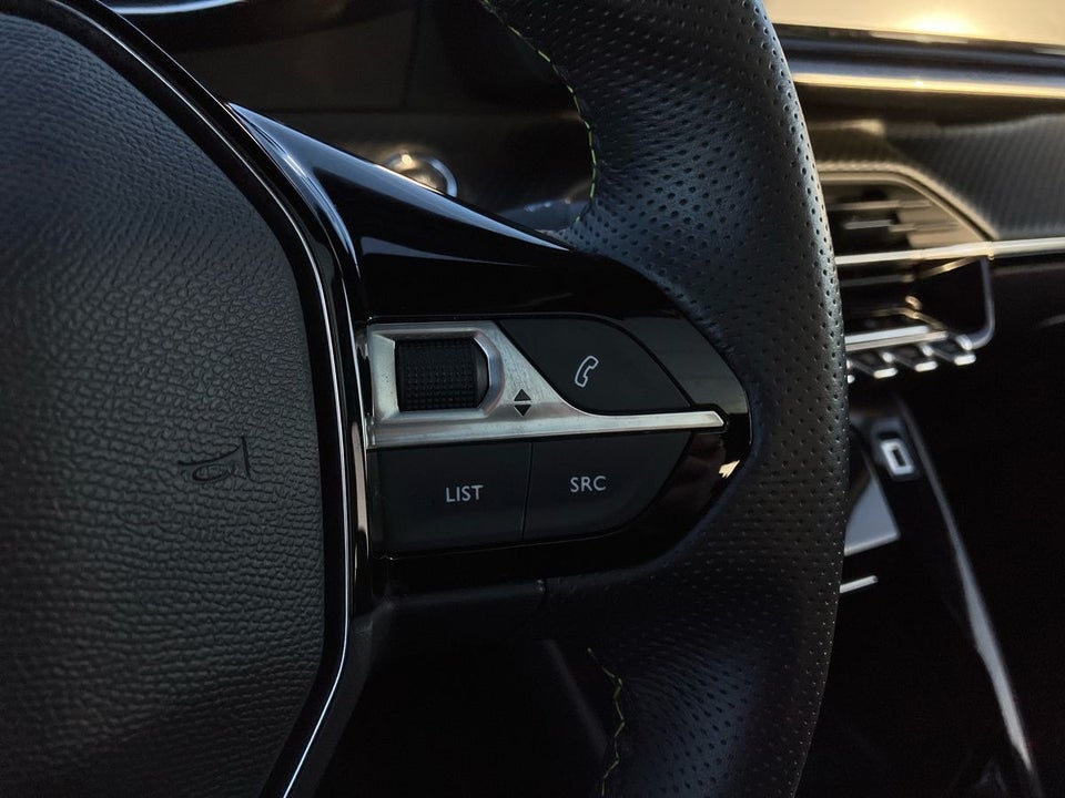 Peugeot e-208 50 GT Sky 5d