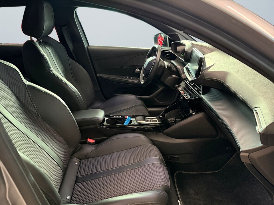 Peugeot e-208 50 GT 5d