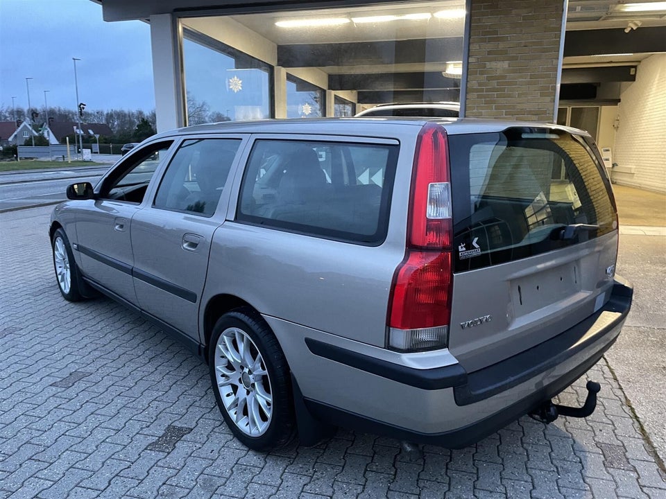 Volvo V70 2,4 140 5d