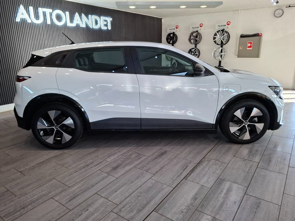 Renault Megane E-Tech 40 Equilibre 5d