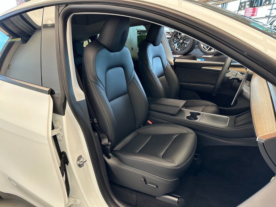 Tesla Model Y Long Range AWD 5d