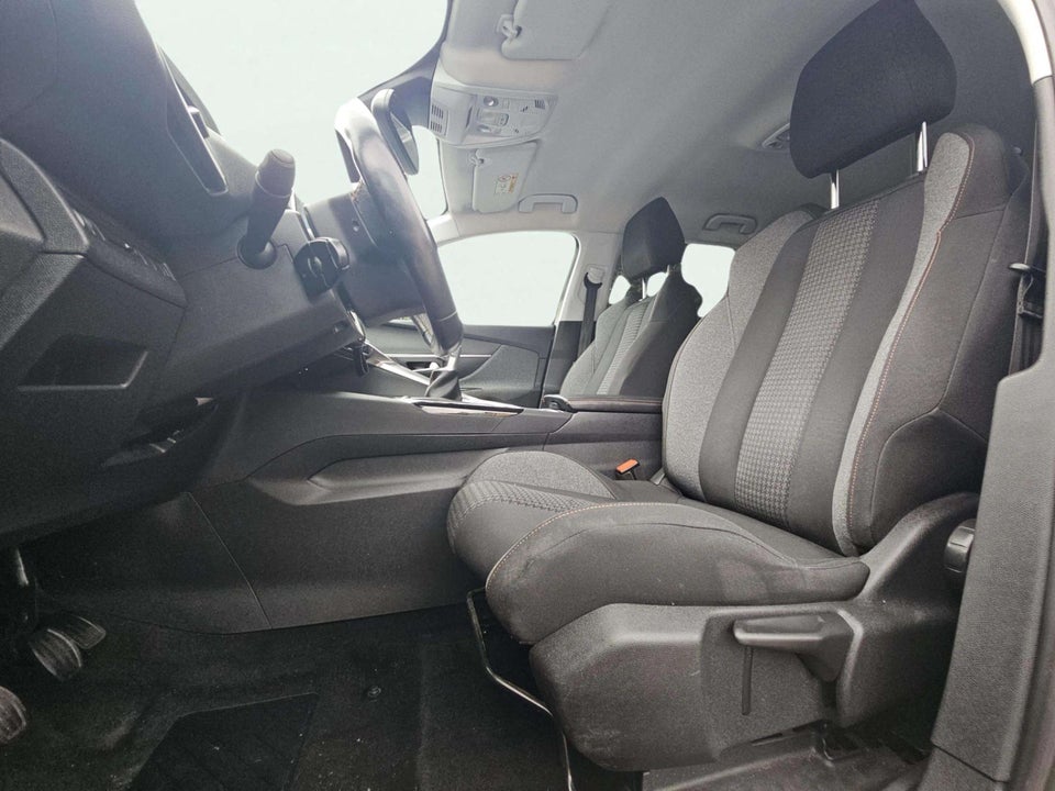 Peugeot 5008 1,2 e-THP 130 Active 7prs 5d