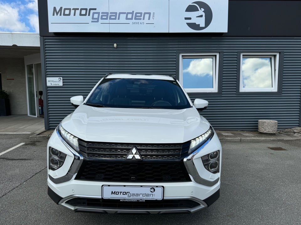 Mitsubishi Eclipse Cross 2,4 PHEV Invite CVT 4WD 5d