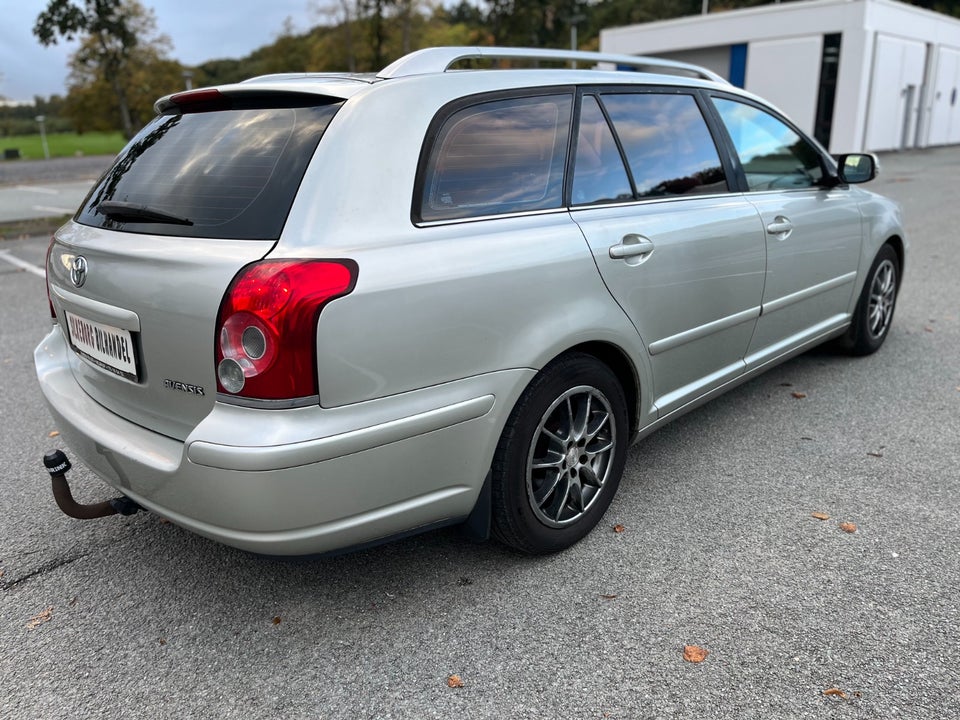 Toyota Avensis 1,8 VVT-i Sol 5d