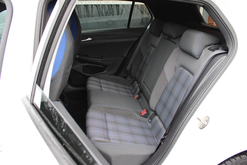 VW Golf VIII 1,4 GTE DSG 5d