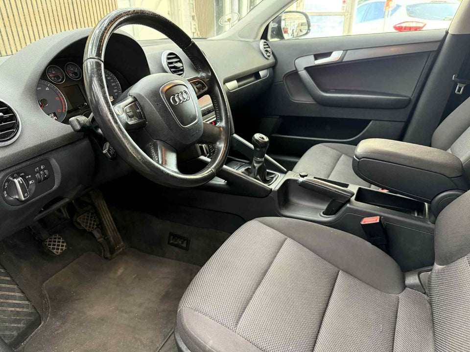 Audi A3 2,0 TDi 136 Ambiente Sportback 5d