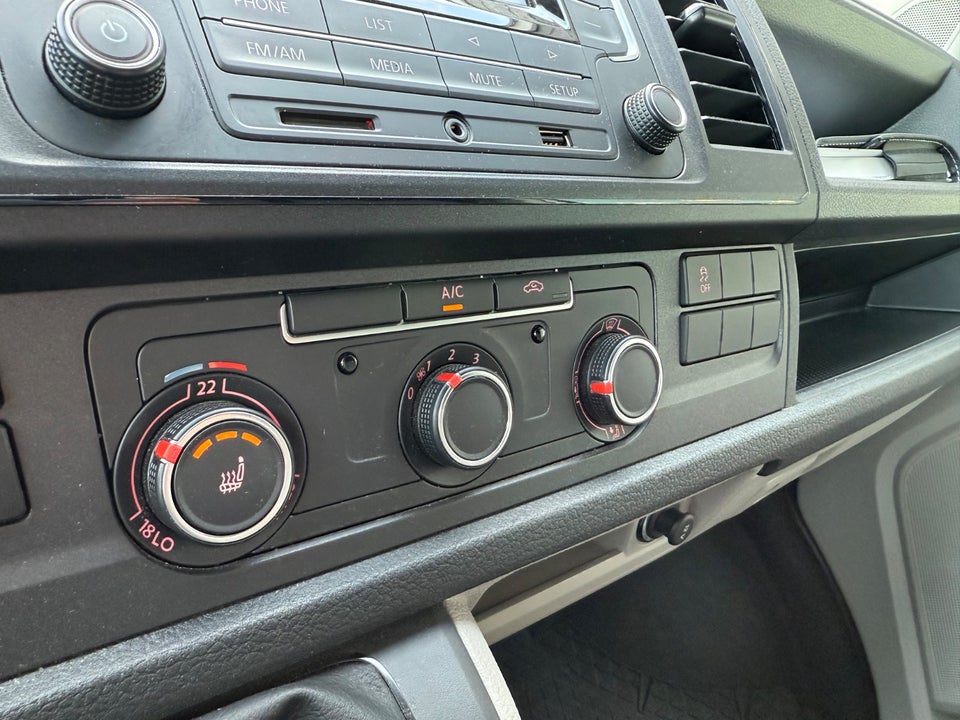 VW Transporter 2,0 TDi 102 Kassevogn kort