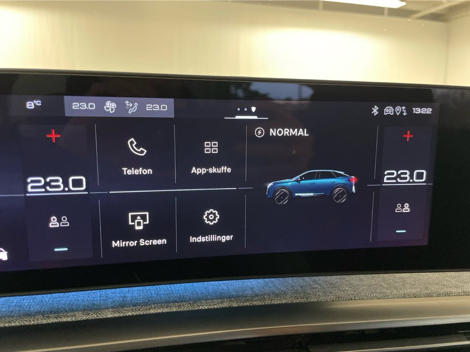 Peugeot e-3008 77 GT Pack 5d