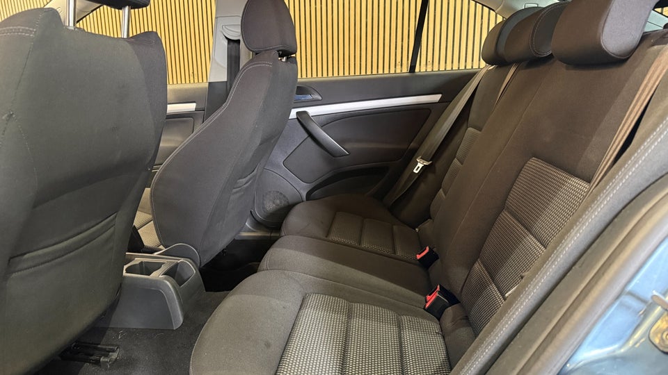 Skoda Octavia 1,6 FSi Ambiente 5d