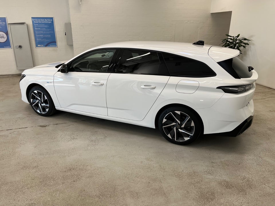 Peugeot 308 1,6 Hybrid First Selection SW EAT8 5d