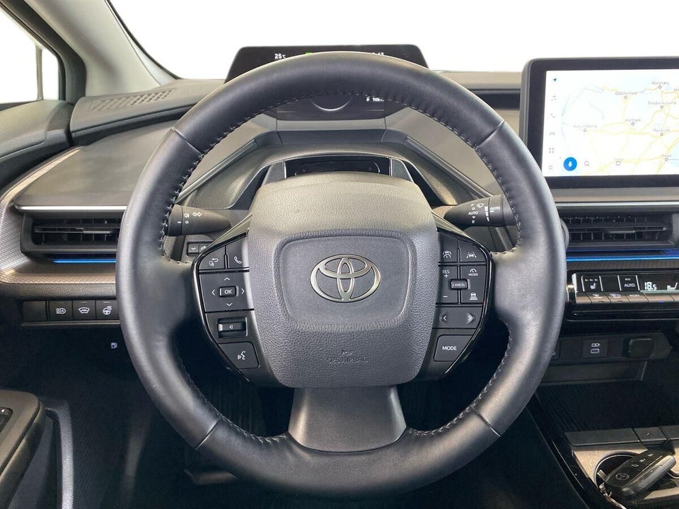 Toyota Prius 2,0 Plug-in Hybrid Elegant 5d