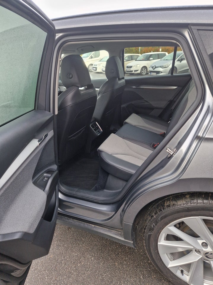 Skoda Enyaq 60 iV Loft 5d