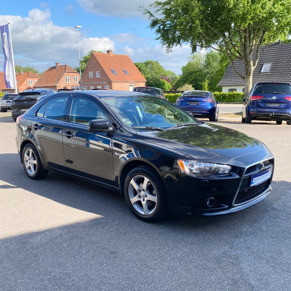 Mitsubishi Lancer 1,5 Invite SportBack 5d