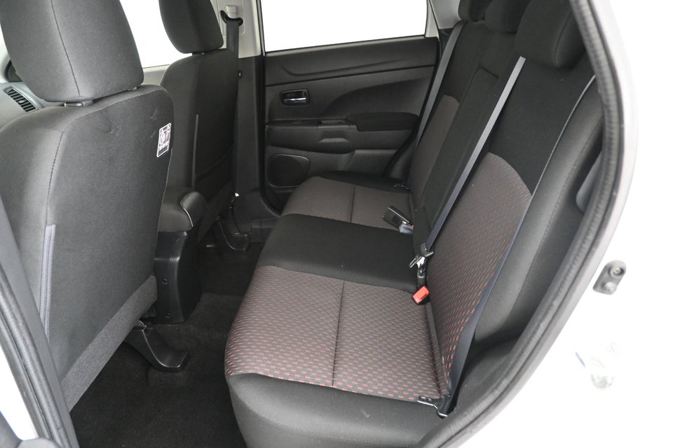 Mitsubishi ASX 1,6 Invite 5d