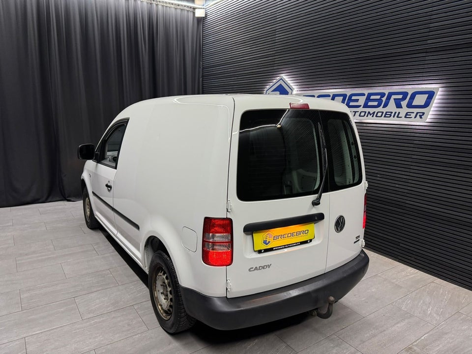 VW Caddy 1,6 TDi 102 BMT Van 5d