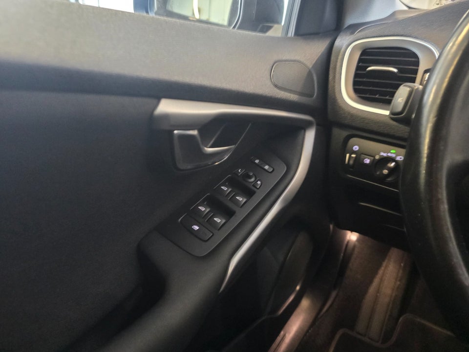 Volvo V40 1,6 D2 115 Kinetic 5d